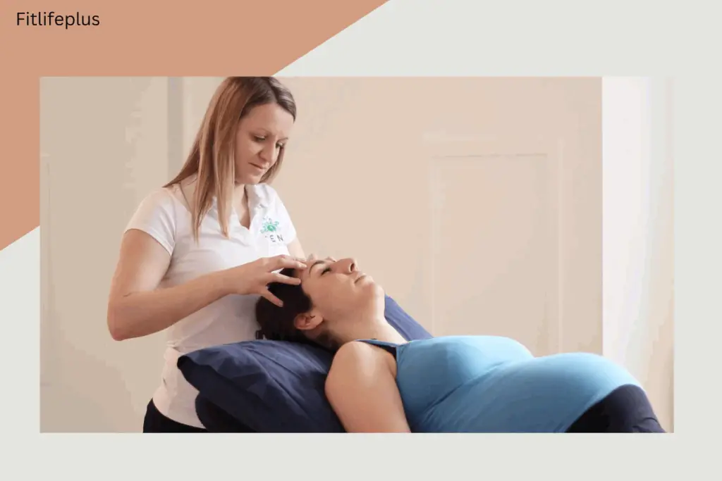 Head massage to relieve headaches during pregnancy